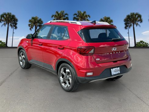 Used 2022 Hyundai Venue Limited image 7