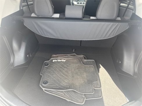 Used 2015 Toyota RAV4 LE image 8