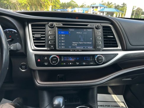 Used 2017 Toyota Highlander Limited Platinum image 70