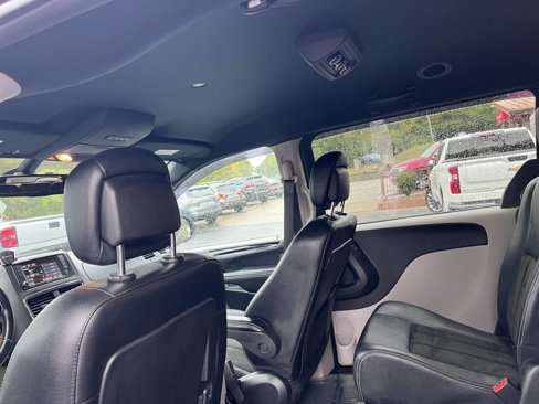 Used 2019 Dodge Grand Caravan SXT image 23