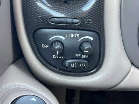 Used 2005 Pontiac Bonneville GXP image 27