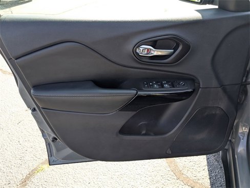 Used 2023 Jeep Cherokee Altitude Lux image 12