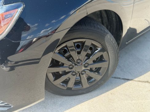 Used 2019 Nissan Sentra S image 2