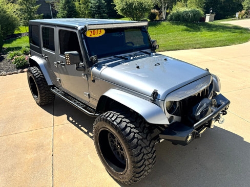 Used 2013 Jeep Wrangler Unlimited Sahara w/ Dual Top Group image 27