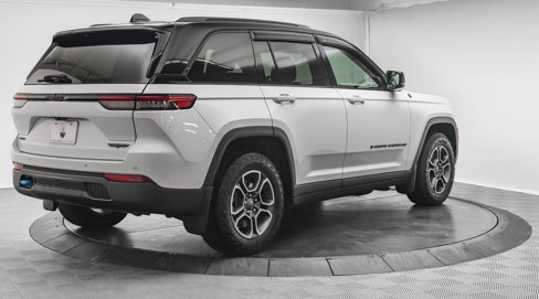 Used 2023 Jeep Grand Cherokee Trailhawk image 9
