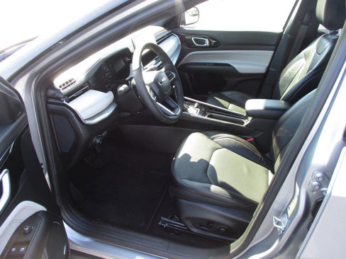 Used 2023 Jeep Compass Limited w/ Sun and Sound Group image 17