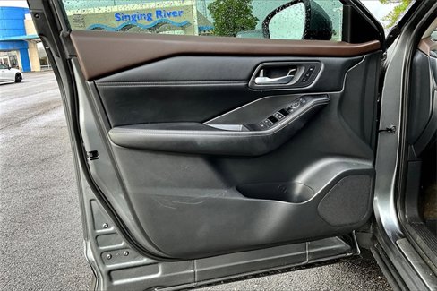 Used 2023 Nissan Rogue SL w/ SL Premium Package image 16