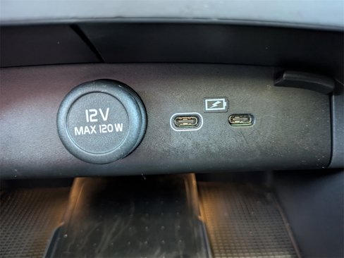 Certified 2023 Volvo XC40 B5 Plus image 23