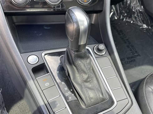 Certified 2019 Volkswagen Jetta SEL w/ Cold Weather Package image 28
