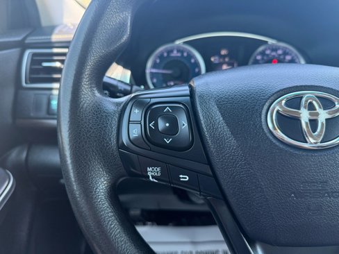 Used 2016 Toyota Camry LE image 19