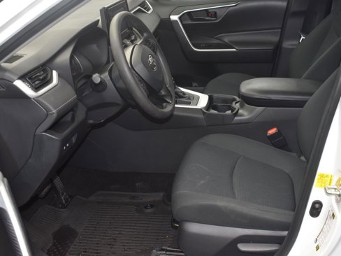 Used 2020 Toyota RAV4 LE image 12
