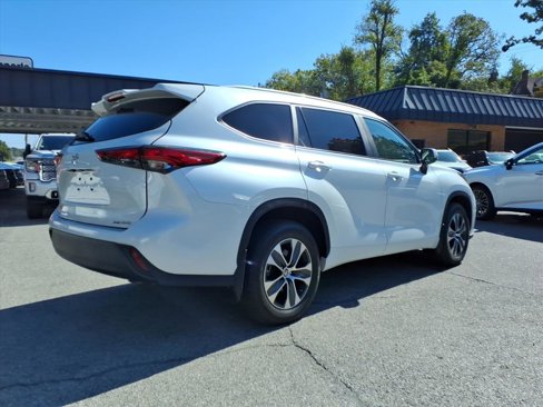 Used 2023 Toyota Highlander XLE image 3