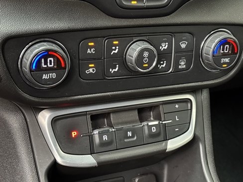 Certified 2022 GMC Terrain SLT image 15