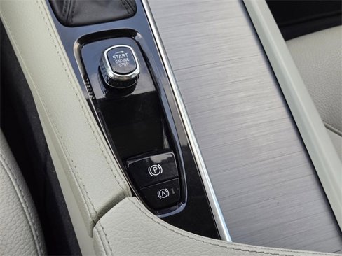 Used 2022 Volvo XC90 T5 Momentum w/ Climate Package image 17