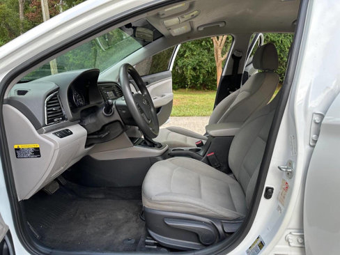 Used 2017 Hyundai Elantra SE image 10