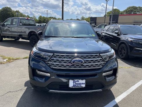 Certified 2023 Ford Explorer Limited w/ Limited Technology Package image 3