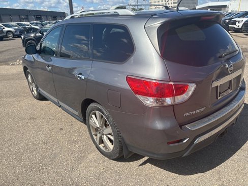 Used 2016 Nissan Pathfinder Platinum w/ Family Entertainment Package image 17