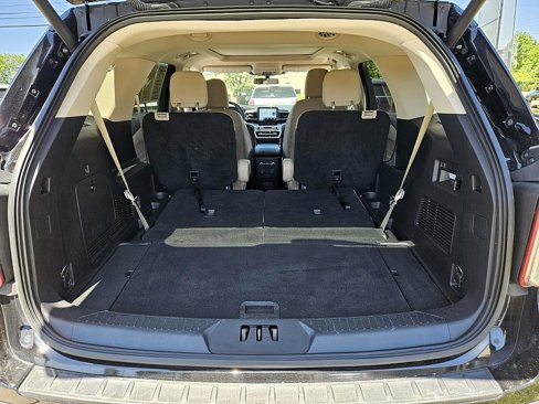 Used 2022 Ford Explorer XLT w/ Equipment Group 202A image 13