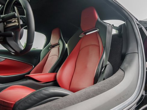 Used 2024 McLaren Artura image 10