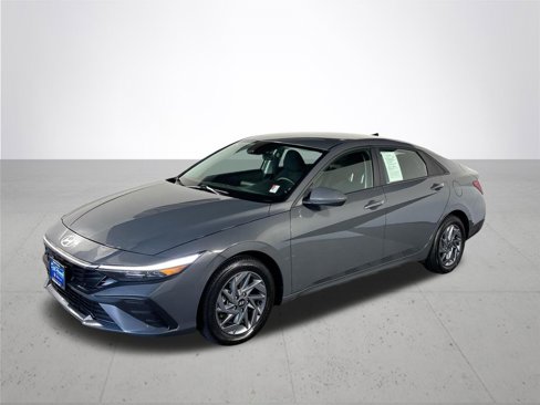 Used 2024 Hyundai Elantra Blue image 2