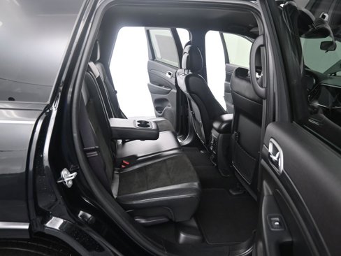Used 2021 Jeep Grand Cherokee Laredo X image 12