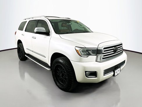 Used 2018 Toyota Sequoia Platinum image 3