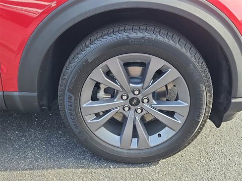 Certified 2022 Ford Explorer XLT w/ Equipment Group 202A image 4