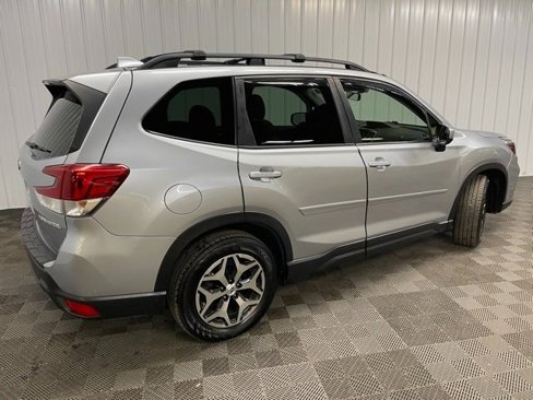 Used 2020 Subaru Forester Premium image 8