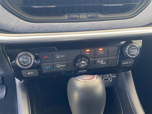 Certified 2024 Jeep Compass Latitude image 34