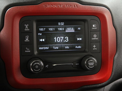 Used 2017 Jeep Renegade Latitude w/ Cold Weather Group image 10