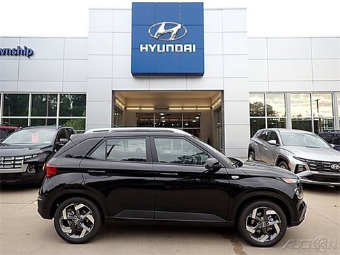 New 2025 Hyundai Venue SEL image 1