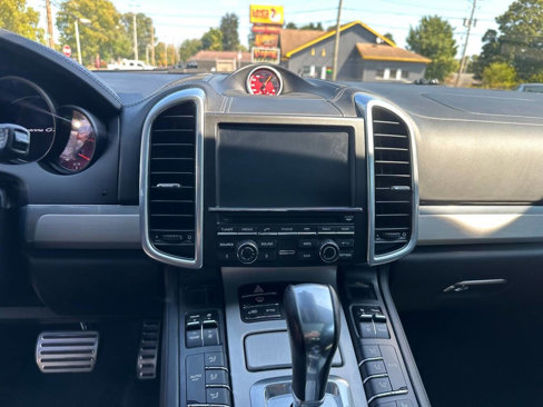 Used 2016 Porsche Cayenne GTS image 14