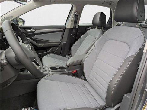New 2025 Volkswagen Jetta SE image 4