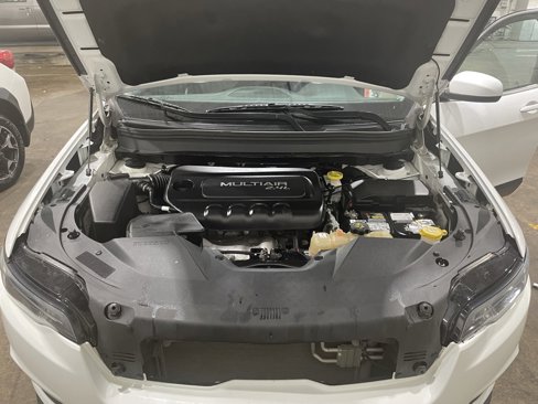 Used 2019 Jeep Cherokee Latitude Plus w/ Cold Weather Group image 43