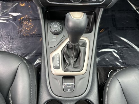 Used 2016 Jeep Cherokee Limited image 22