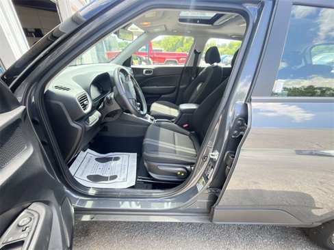 Used 2024 Hyundai Venue SEL image 11