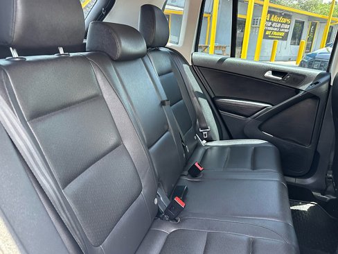 Used 2017 Volkswagen Tiguan S image 22