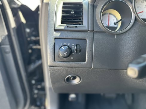 Used 2010 Dodge Charger SXT image 27