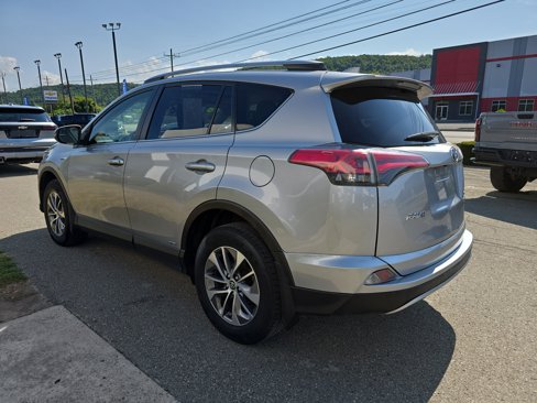 Used 2018 Toyota RAV4 LE image 6