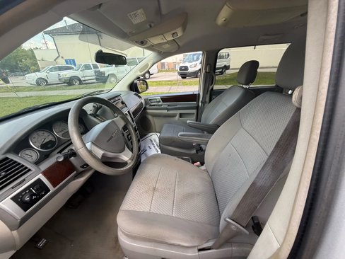 Used 2010 Chrysler Town & Country Touring w/ Trailer Tow Group image 11