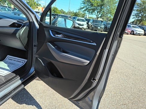 Used 2019 Buick Enclave Essence image 17