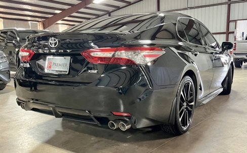Used 2018 Toyota Camry XSE image 2