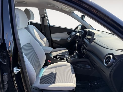 Used 2023 Hyundai Kona SE image 19