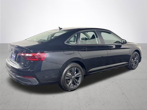 Certified 2024 Volkswagen Jetta SE image 7