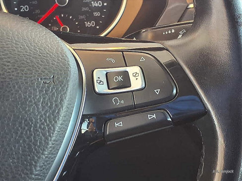Used 2018 Volkswagen Tiguan SEL image 18