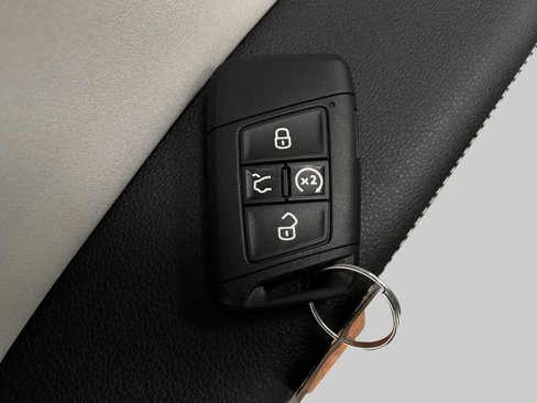 New 2025 Volkswagen Taos SE image 28