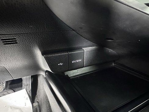 Used 2020 Toyota Camry SE image 30