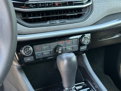 Certified 2024 Jeep Compass Latitude image 19