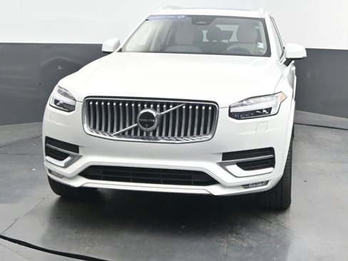Certified 2024 Volvo XC90 B6 Plus image 2