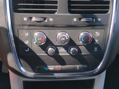 Used 2020 Dodge Grand Caravan SXT image 23